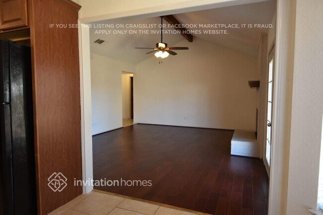 Foto del edificio - 709 W Lynn Creek Dr