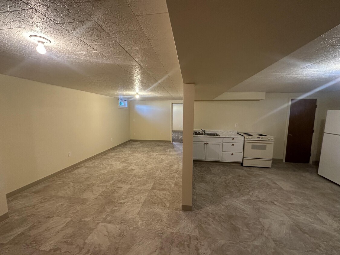 1000 Washington Ave Unit Apt B, Havre, MT 59501 Room for Rent in