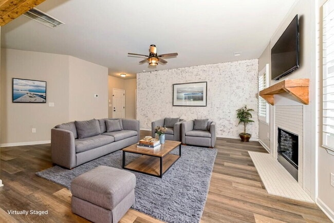 Building Photo - 272 Villa Grande Dr