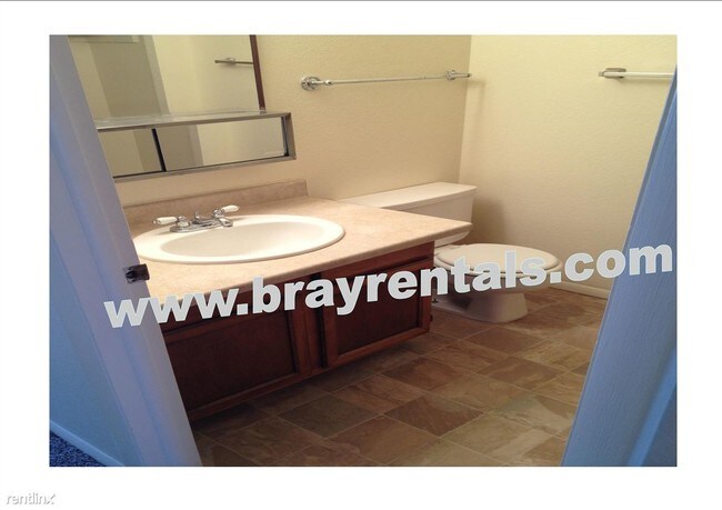 Building Photo - 631 1/2 Highline Dr