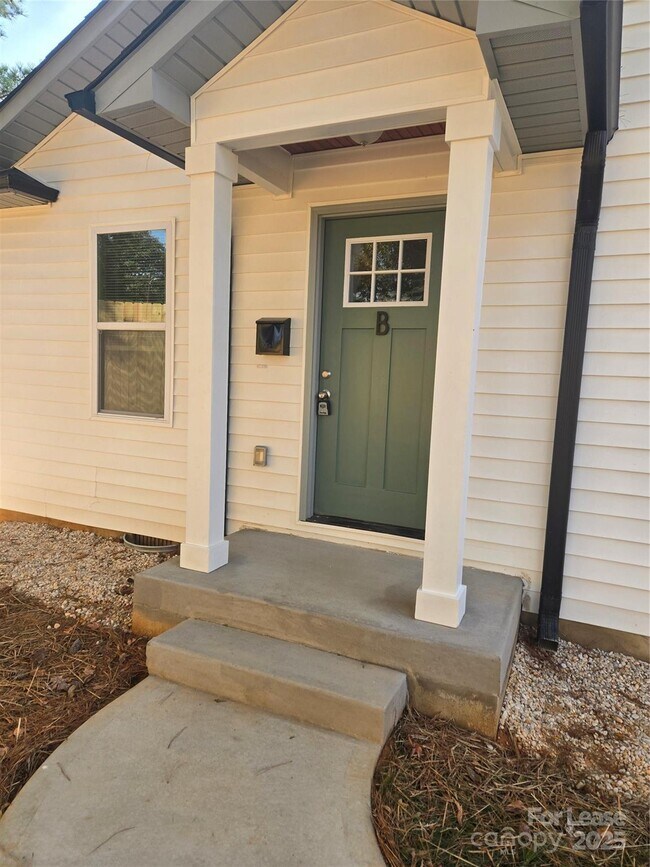 Foto del edificio - 3100 Dawnshire Ave