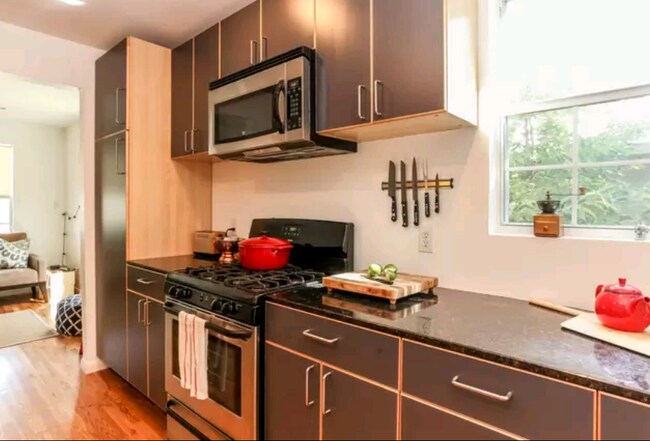 Foto del edificio - 1129 Leona St