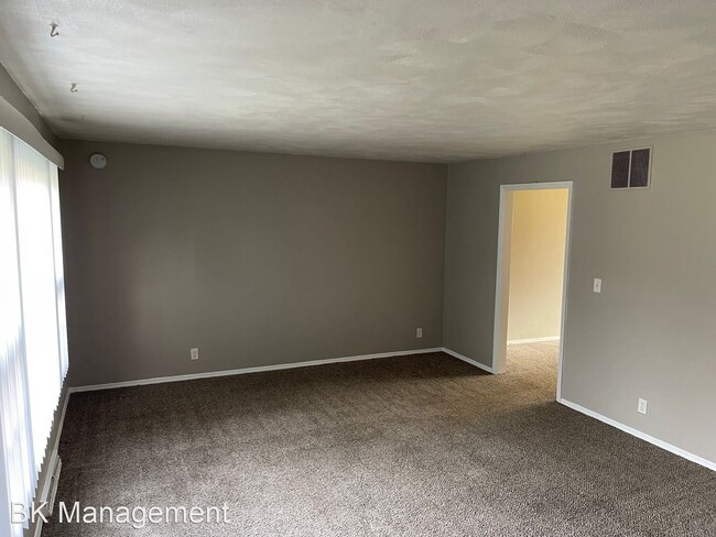 Building Photo - 3 br, 1.5 bath House - 107 E Pine Avenue