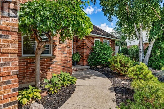 Building Photo - 17 Kintyre Ct