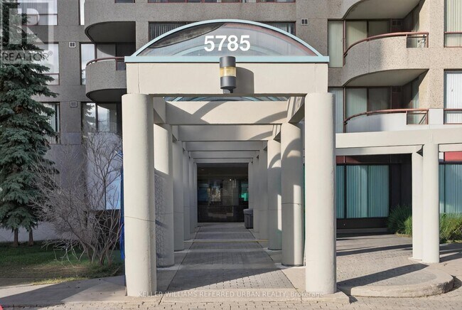 Photo du bâtiment - 5785 Yonge St