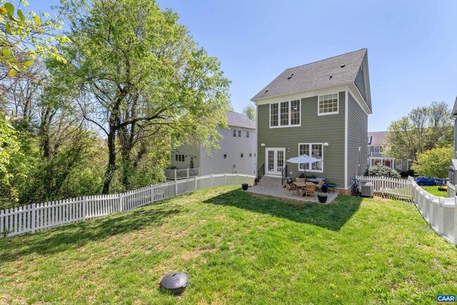 Foto del edificio - 545 Summerford Ln