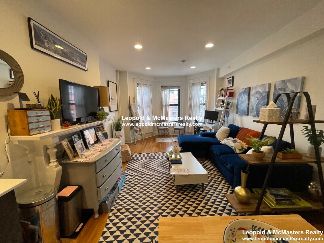 Primary Photo - 270 Newbury St