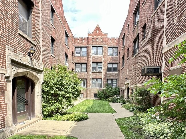 Building Photo - 3125 N Hamlin Ave