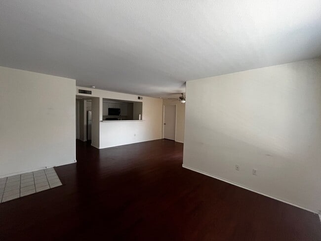 Foto del edificio - Beautiful Condo with Dual Master Bedrooms ...
