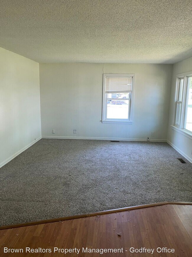 Foto del edificio - 4 br, 1 bath House - 206 Vine St.