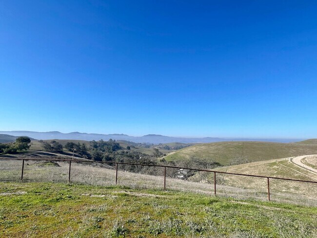 Building Photo - Remodeled Rural Country Studio Apartment w...