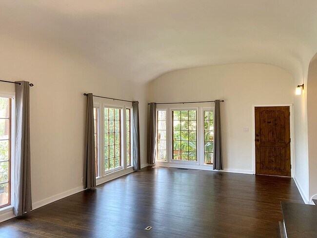 Building Photo - 6855 Alta Loma Ter
