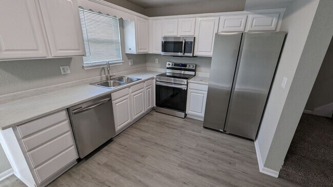 Foto del edificio - Renovated Duplex for rent