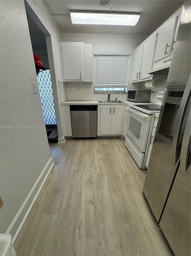 Building Photo - 8280 Sunrise Lakes Blvd