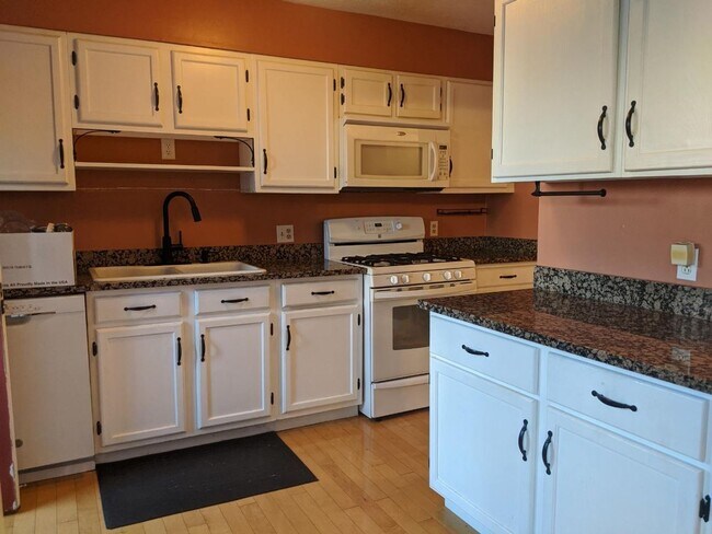 Foto del edificio - Cute 3 Bedroom Condo