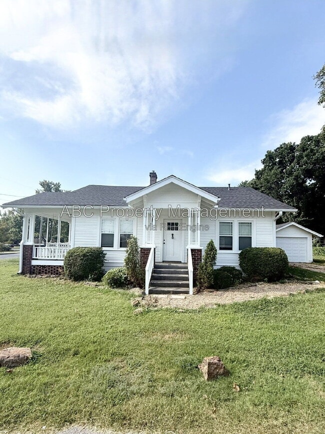 Photo - 401 West Price Avenue House