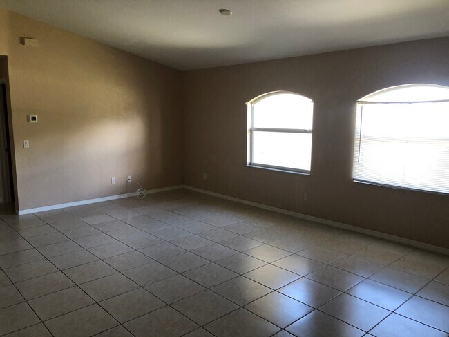 Foto del edificio - Coming soon ! 3 bedroom 2 bathroom single family home