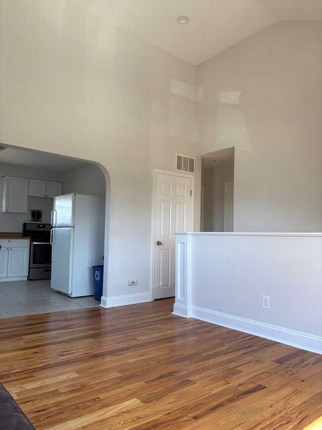 Foto del edificio - 533 W Kings Hwy