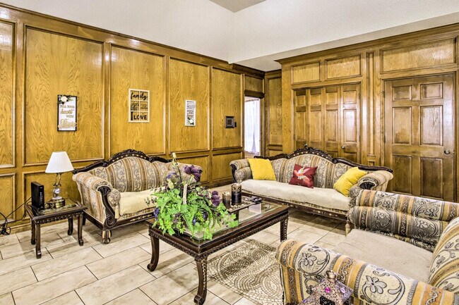 Foto del edificio - 15307 T C Jester Blvd