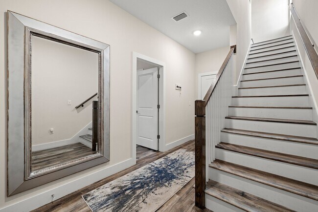 Building Photo - Palma Ceia Townhouse in South Tampa (Built...