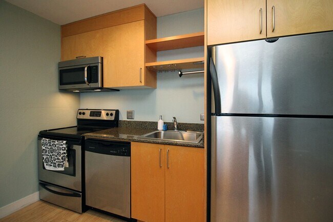 Building Photo - VIEW VIEW VIEW! Spacious Downtown 1 Bed Co...