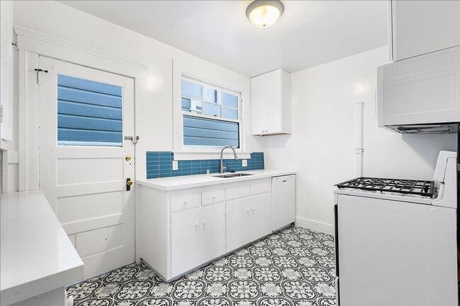 Building Photo - CLINTON AVE 2134-2138