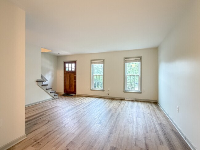 Foto del edificio - 425 Deerfield Dr