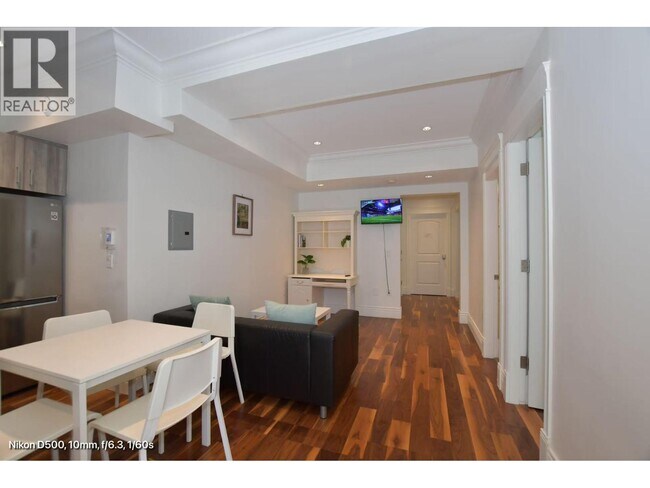 Photo du bâtiment - 1151 W 21st St