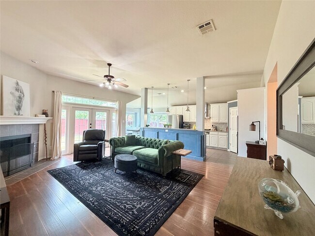 Foto del edificio - 15760 Scenic Rd