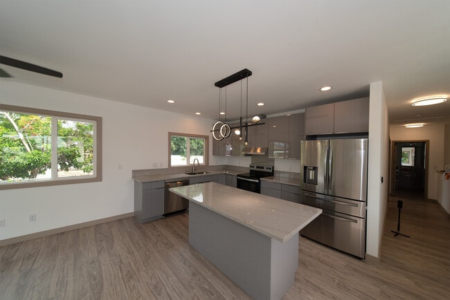 Building Photo - 1528 Hooli Cir