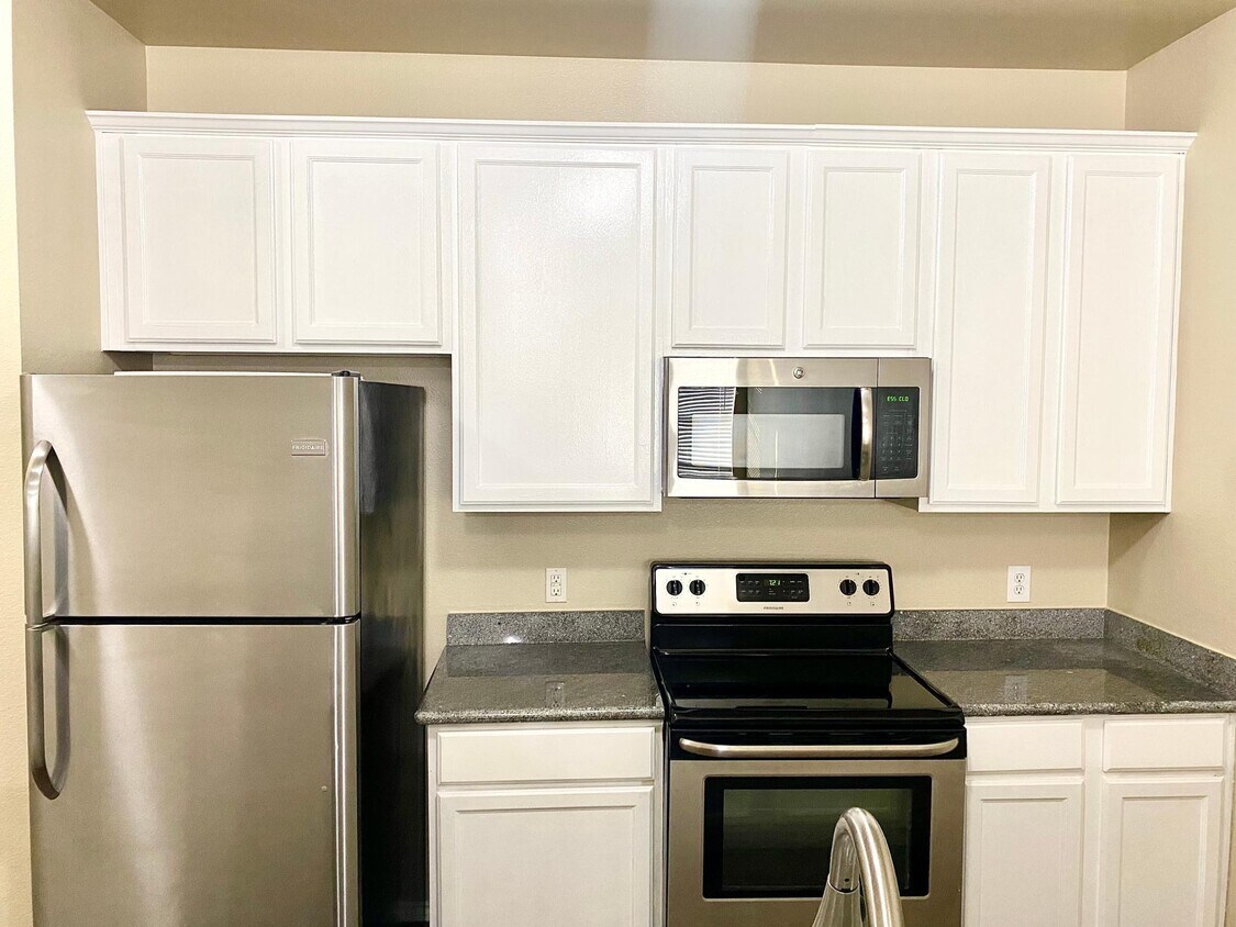 10811 Mathom Landing, Universal City, TX 78148 Townhome Rentals in Universal City TX