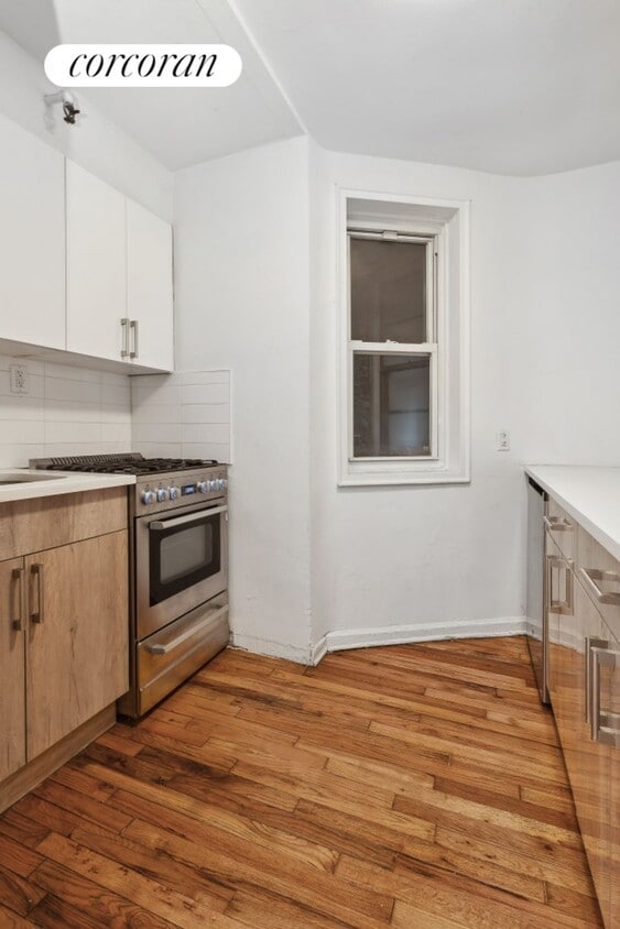 Building Photo - 311 E 25th St