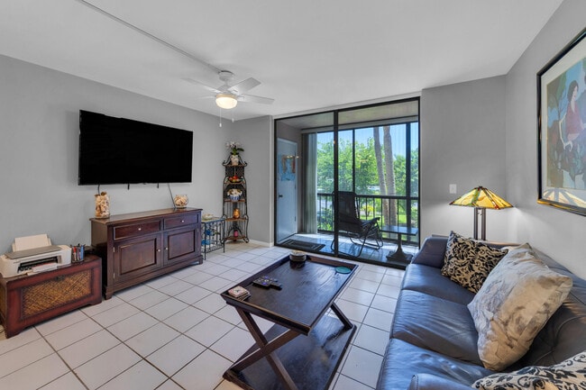 Building Photo - 5160 Las Verdes Cir