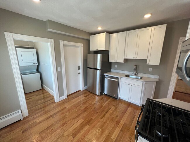 Building Photo - 2 Gilson Terrace