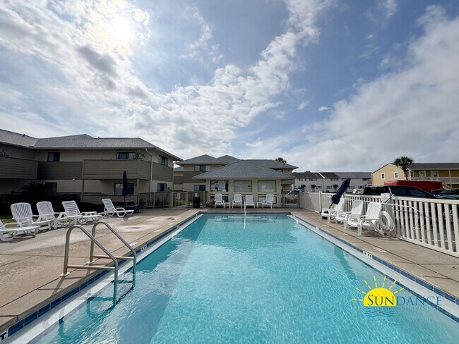 Building Photo - Charming Fully Furnished 1-Bedroom Condo in Miramar Beach!