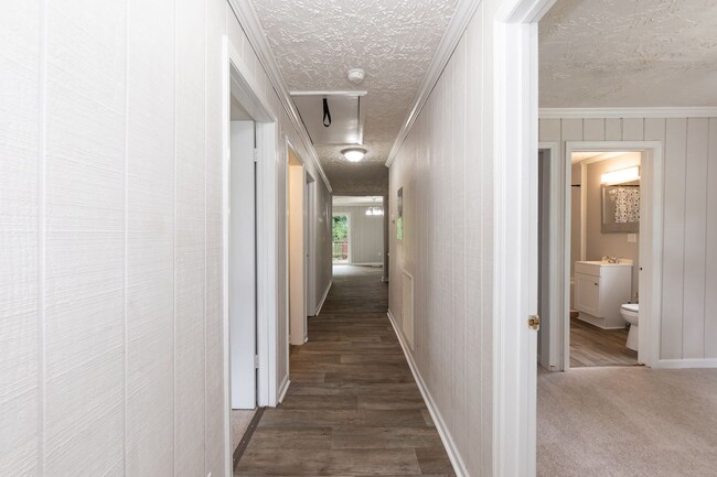 Foto del edificio - Three Bedroom Home!
