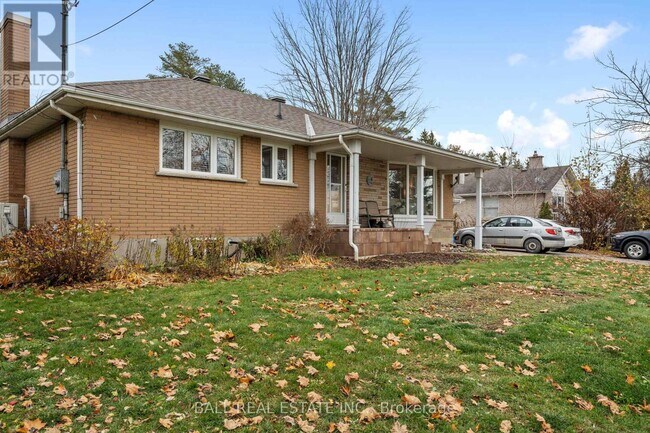 Photo du bâtiment - 925 Ward St