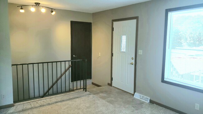 Front entry and stairs to lower level - 755 Robert St S