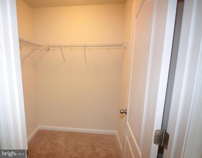 Foto del edificio - 7478 Tanyard Knoll Ln