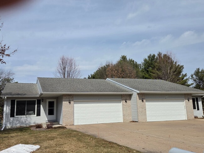 Building Photo - 1600 Dennis Dr