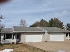 Building Photo - 1600 Dennis Dr
