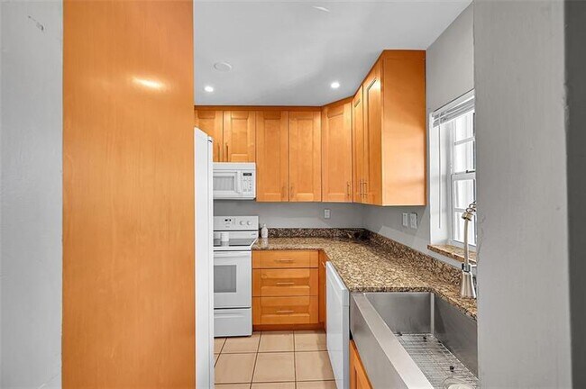 Foto del edificio - 1400 NE 55th St