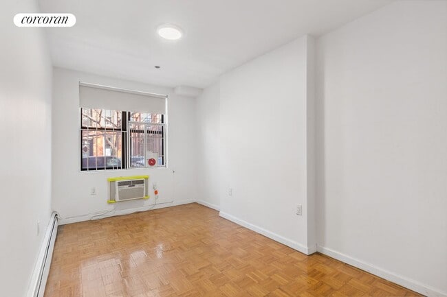 Building Photo - 714 Sackett St