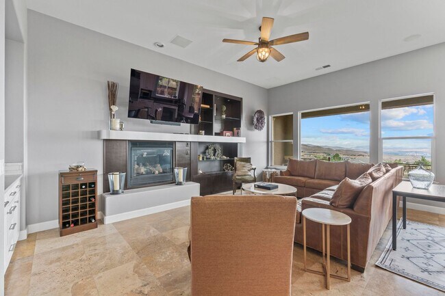 Building Photo - Beautiful Home in ArrowCreek!