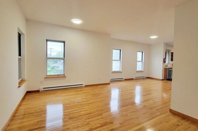Foto del edificio - 86 E Fort Lee Rd