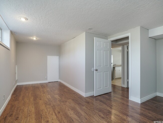 Building Photo - 4250 Edgehill Dr
