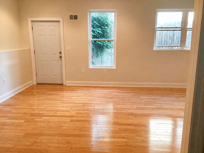 Foto del edificio - 4128 Chester Ave