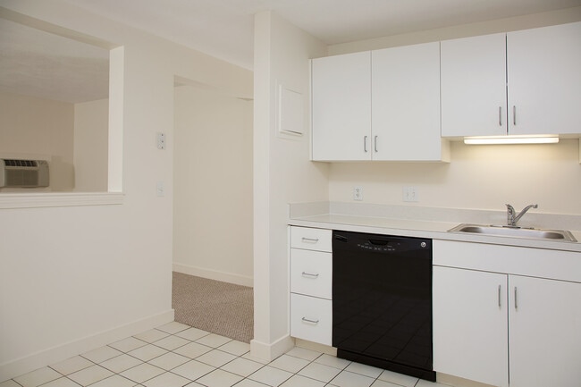 Building Photo - Hemlock Lane Apartments