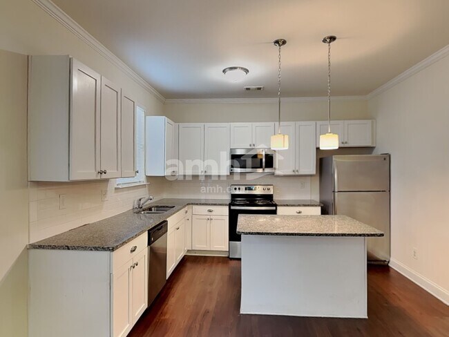 Building Photo - 2494 Beal St