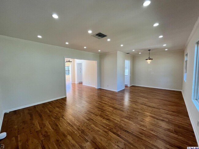 Building Photo - 10245 Quill Ave